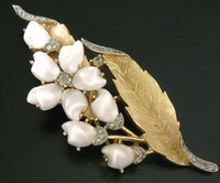 （画像用） クラウンTrifari　 パール花ブローチ