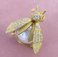 （画像用） バロックパール てんとう虫ブローチ