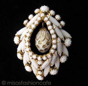 （画像用） ミルクガラス　ブローチ