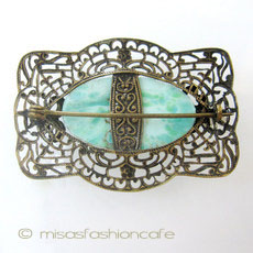 （画像用） アンティークブローチ 透かし彫りペキンガラス