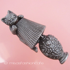 （画像用） 猫ねこ＆ランプ　ブローチ