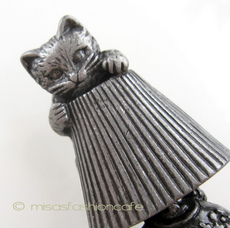 （画像用） 猫ねこ＆ランプ　ブローチ