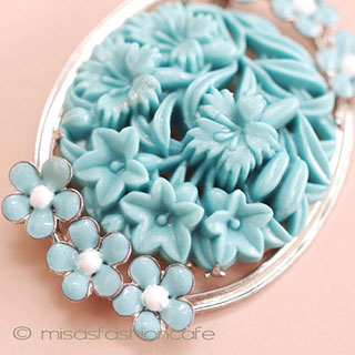 （画像用） Coro コロ　ブローチ ガラスの透かしフラワー