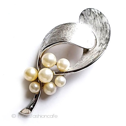 （画像用） Trifari　 トリファリ ヤドリギ銀ブローチ