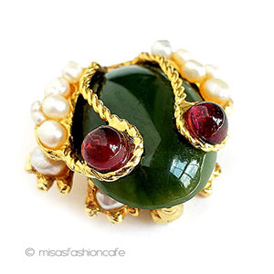 （画像用） SWOBODA　天然石の蛙 真珠ルビー翡翠のブローチ