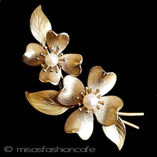 （画像用） 真珠14Kgf　Krementz ハナミズキの花ブローチ