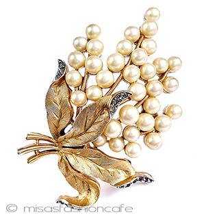 （画像用） Trifari　 トリファリ パールの花ブーケ