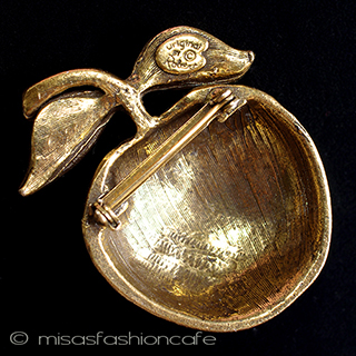 （画像用） Original by Robert りんご　ブローチ