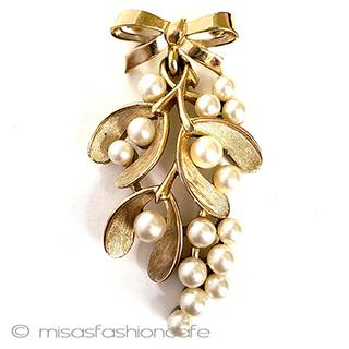 （画像用） Trifari トリファリ ブローチ パール・ヤドリギのブーケ