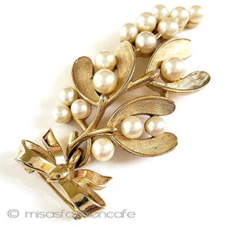 （画像用） Trifari トリファリ ブローチ パール・ヤドリギのブーケ
