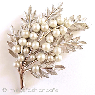 （画像用） Trifari　 トリファリ パールの木ブローチ