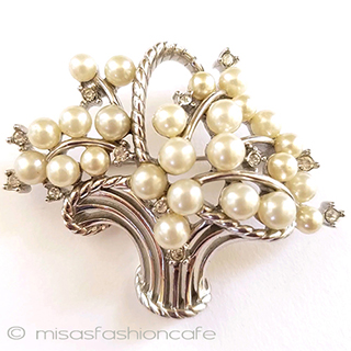 （画像用） Trifari　 トリファリ パール花かごブローチ