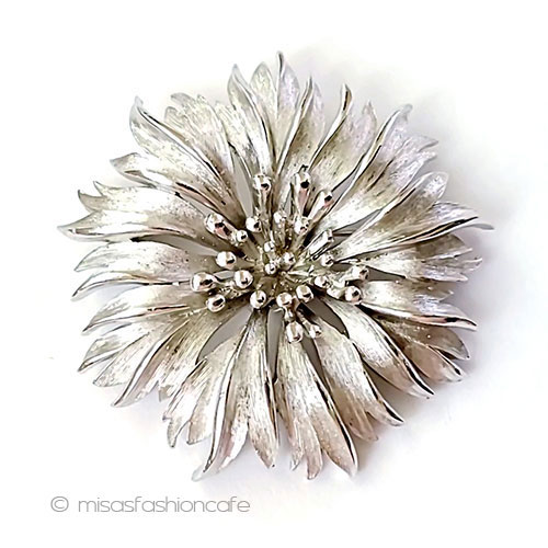 （画像用） Trifari　 トリファリ 矢車菊の花ブローチ