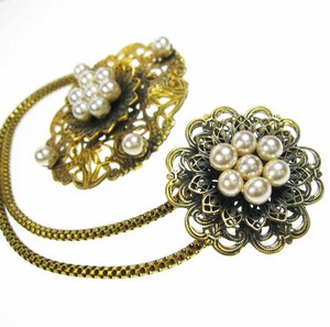 （画像用） Coroパール花ブローチ