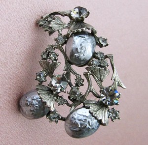 （画像用） 希少HARハーブローチ バロックパールの花