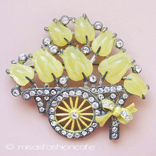 （画像用） アンティークジュエリー チューリップの花ブローチ