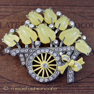 （画像用） アンティークジュエリー チューリップの花ブローチ