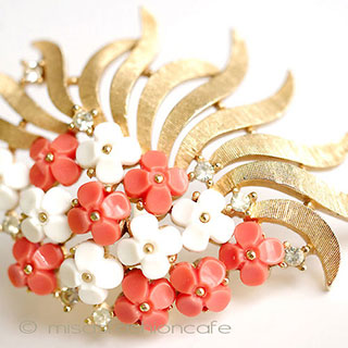 （画像用） クラウン　トリファリ Trifari　花ブローチ