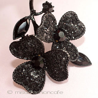 （画像用） Blackすみれの花　ブローチ