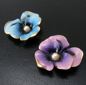 （画像用） パンジー・すみれの花 ブローチ2点セット