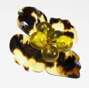 （画像用） べっ甲柄お花ブローチ