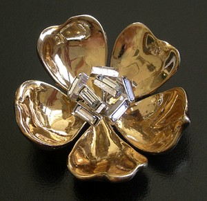 （画像用） Trifariトリファリ　ブローチ