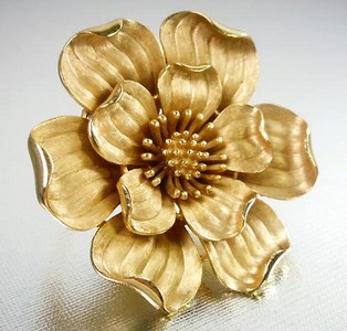 （画像用） Trifari　トリファリ フラワーブローチ