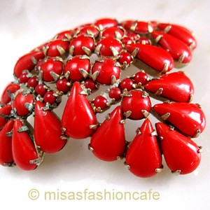 （画像用） レッドガラス ブローチ