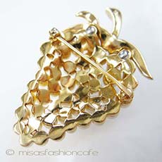 （画像用） Trifari　トリファリ パール苺　ブローチ