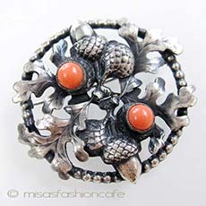 （画像用） どんぐり　ブローチ