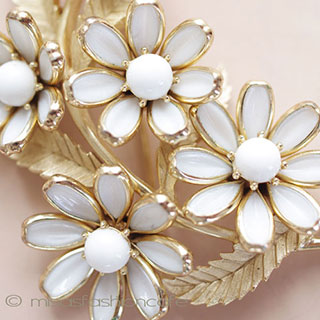 （画像用） クラウン トリファリ ＴＲＩＦＡＲＩ　花ブローチ