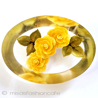 （画像用） 黄色いローズブローチ