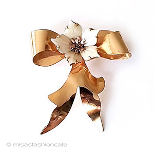 （画像用） 12Kgf　りぼんブローチ マザーオブパールの花