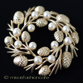 （画像用） Trifari　トリファリ 松ぼっくり　ブローチ　