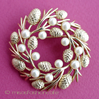 （画像用） Trifari　トリファリ 松ぼっくり　ブローチ　