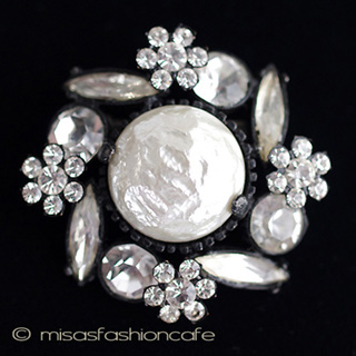 （画像用） バロックパール花ブローチ