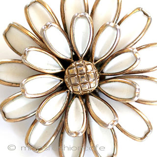 （画像用） Ｔｒｉｆａｒｉ　トリファリ 花ブローチ兼ペンダント