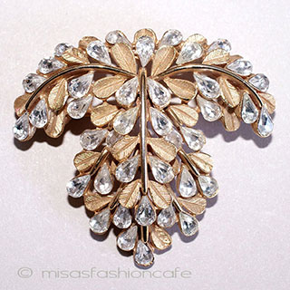 （画像用） Ｔｒｉｆａｒｉ　 トリファリ クリスタル雫　ブローチ