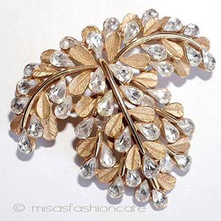 （画像用） Ｔｒｉｆａｒｉ　 トリファリ クリスタル雫　ブローチ