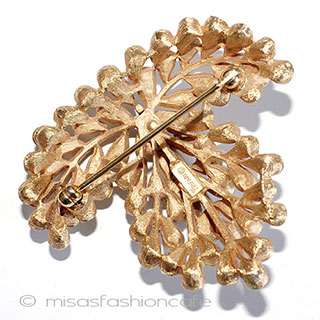 （画像用） Ｔｒｉｆａｒｉ　 トリファリ クリスタル雫　ブローチ