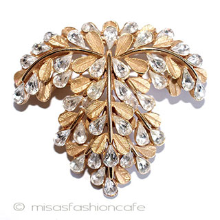 （画像用） Ｔｒｉｆａｒｉ　 トリファリ クリスタル雫　ブローチ