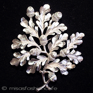 （画像用） Trifari　 トリファリ どんぐり　ブローチ