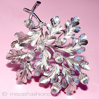 （画像用） Trifari　 トリファリ どんぐり　ブローチ