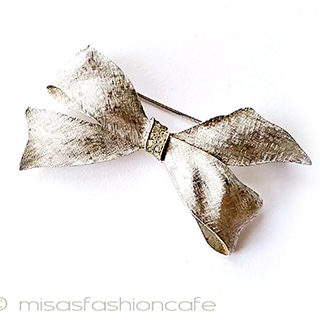 （画像用） ヴィンテージアクセサリー トリファリ　銀のリボン