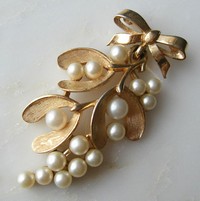 （画像用） クラウンTrifari　ブローチ