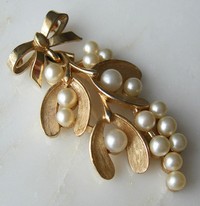 （画像用） クラウンTrifari　ブローチ