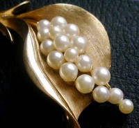 （画像用） クラウントリファリ Trifari水芭蕉ブローチ