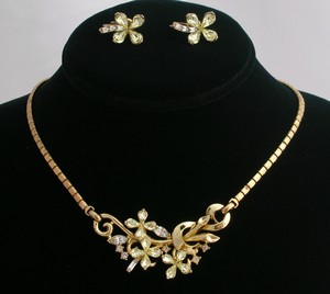 （画像用） クラウントリファリ Trifariフラワーセット