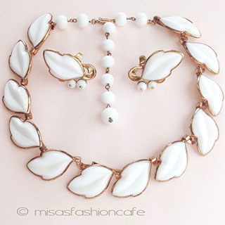 （画像用） Trifari　トリファリ ミルクガラスのセット