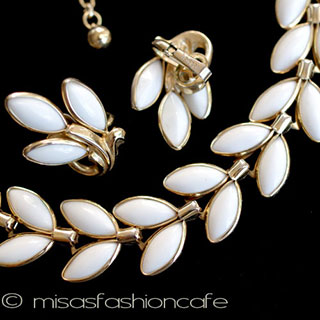 （画像用） Trifari　 トリファリ ミルクガラスの葉セット